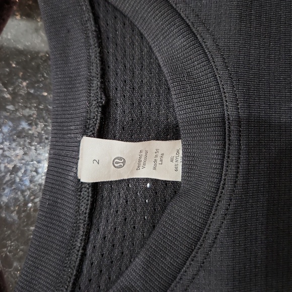 Lululemon black tank excellent condition Size 2 - Picture 2 of 4